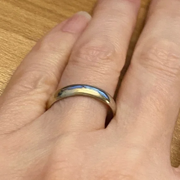 14K solid white gold Band Ring- circle of love brand, 2.6 g, size 7.75 - Picture 2 of 7